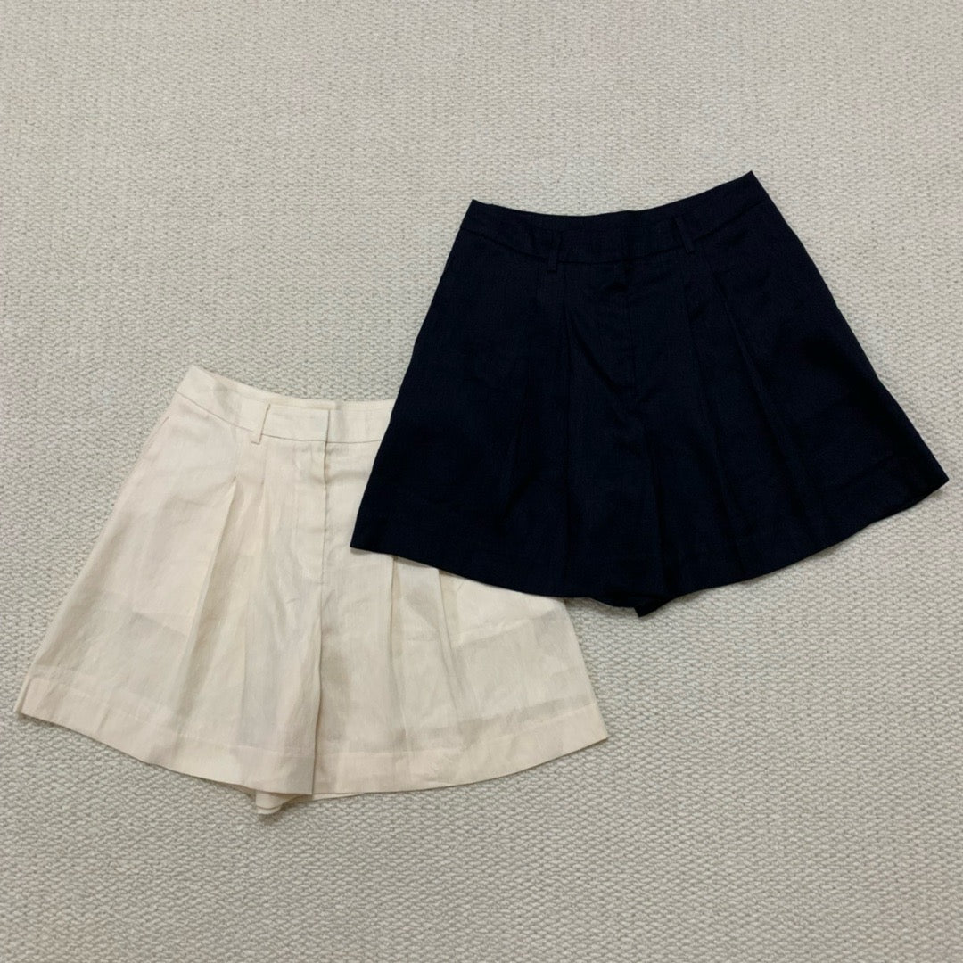 Linen Pleated Shorts